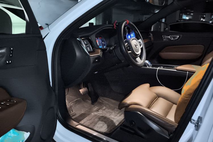 Used Volvo XC60 2023 B5 4x4 Smart Luxury Edition