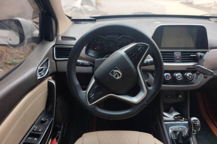 Used Baojun 310W 2017 1.5L Manual Fashion Model China V
