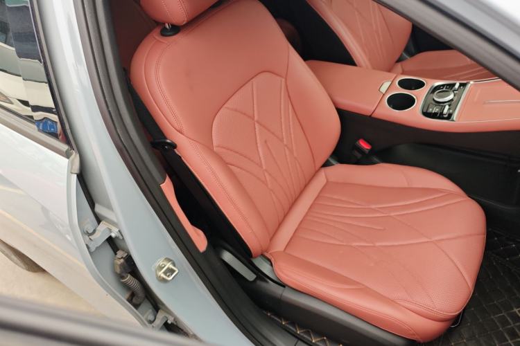 Used Geely Galaxy L6 2025 EM-i 140km Long-Range Version
