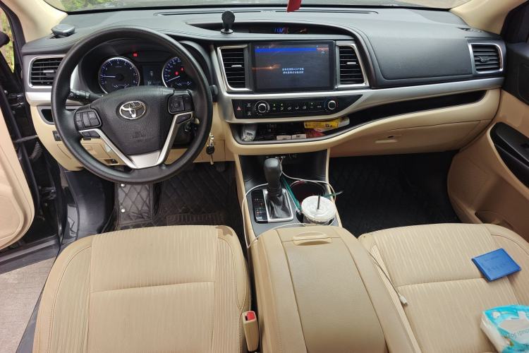 Used Toyota Highlander 2018 2.0T Two-Wheel Drive Elite Edition 5 Seats Emission Standard China V Center Console