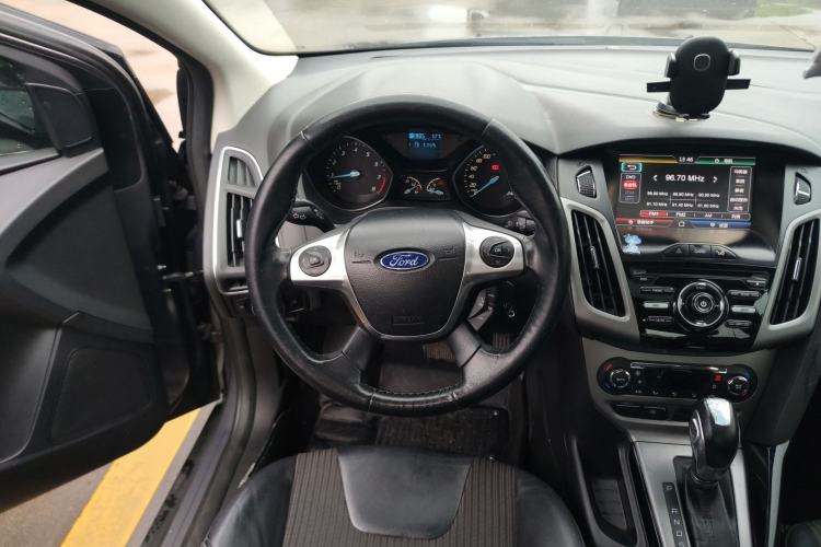Used Ford Focus 2012 Sedan 1.6L Automatic Fashion Edition Steering Wheel