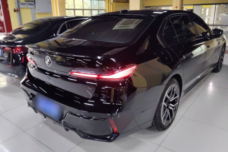 Used BMW 7 Series 2023 735Li M Sport Package Rear Right 45 Deg