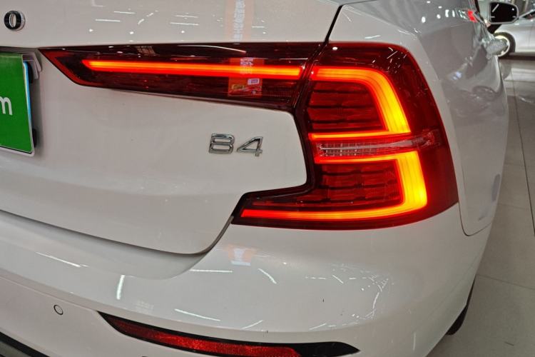 Used Volvo S60 2025 B4 Zhiyi Luxury Edition Exterior 3