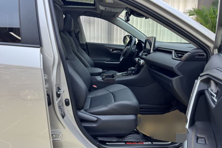 Used Toyota Wildlander 2020 Dual-Engine 2.5L E-CVT Two-Wheel Drive Prestige Edition
