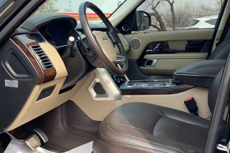 Used Land Rover Range 2021 3.0 L6 Centennial Edition Interior 2