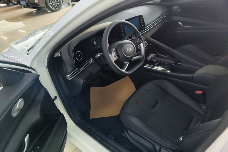 Used Hyundai Elantra 2023 1.5L CVT GLX Elite Edition Driver Seat