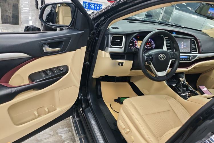 Used Toyota Highlander 2017 2.0T Four-Wheel Drive Luxury Edition 7 Seats Driver Seat