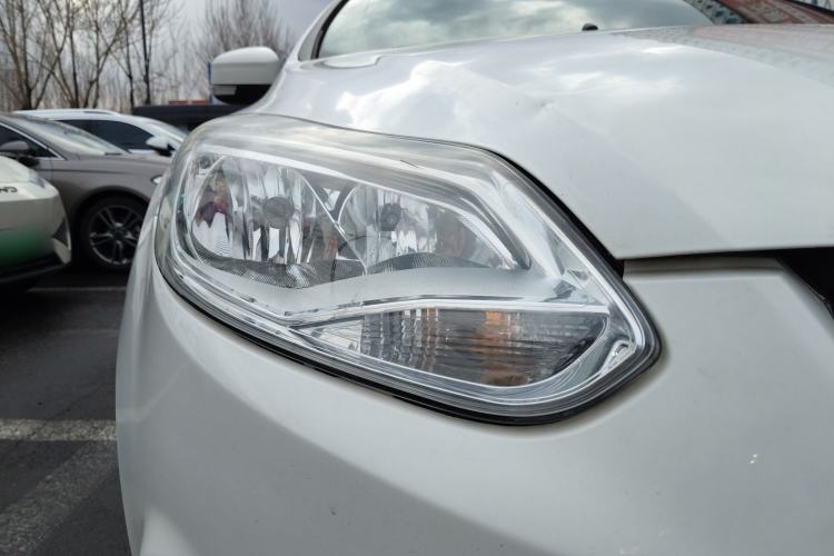 Used Ford Focus 2012 Sedan 1.6L Automatic Fashion Edition Right Front Headlight