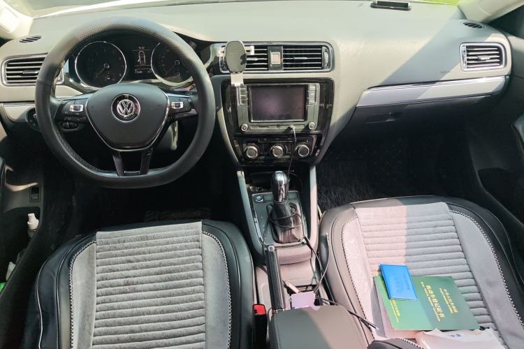 Used Volkswagen Sagitar 2018 280TSI DSG Comfort Model Center Console