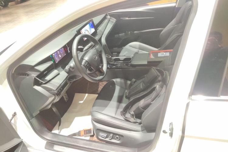 Used Toyota Camry 2026 Model Dual-Engine 2.0HSE Sport Lite Edition