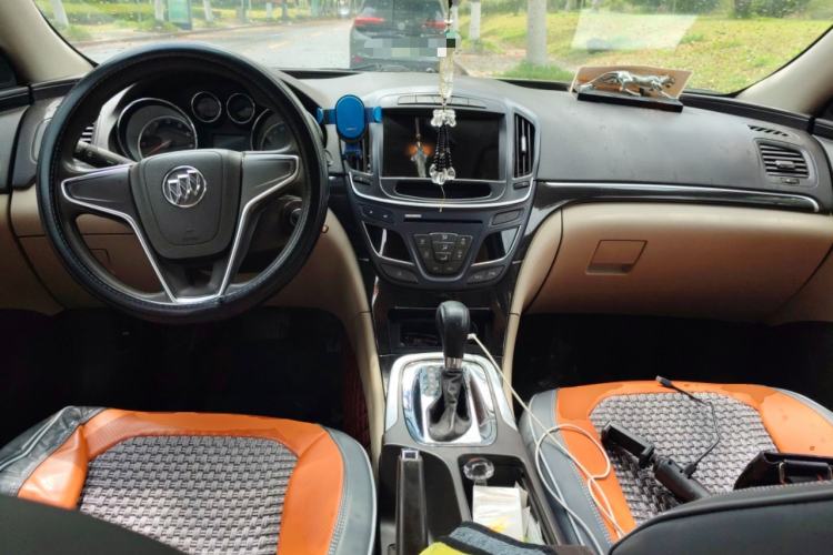 Used Buick Regal 2015 2.0L Leading Fashion Edition Center Console