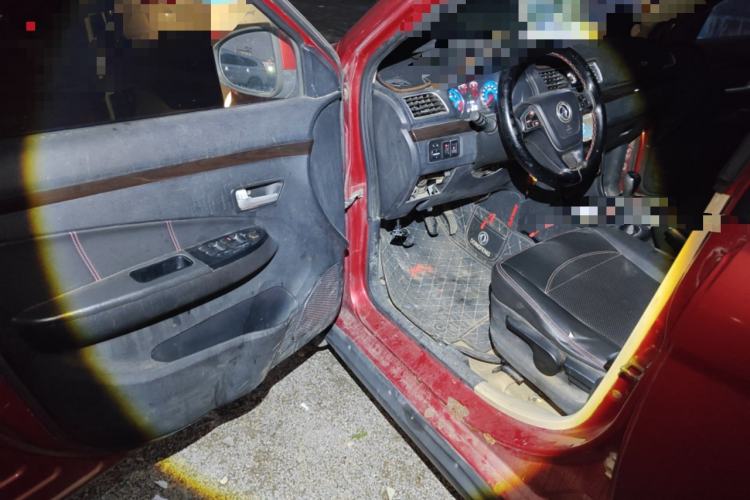 Used Dongfeng Fengon 360 2015 1.5L Manual Luxury 7-Seater China V Emission Standard Driver Seat