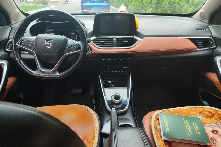 Used Baojun 510 2017 1.5L Automatic Luxury Model Center Console