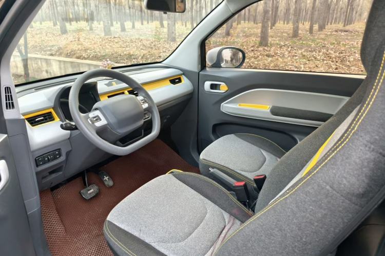 Used Chery QQ Ice Cream 2022 170km Sundae Phosphate Lithium-Ion Interior 2