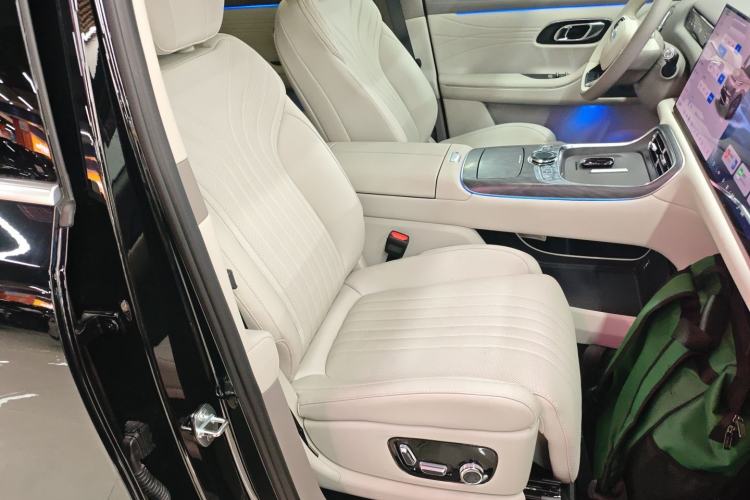 Used Geely Galaxy M9 2025 Model 230km Two-Wheel-Drive Exploration Edition Right Front Seat