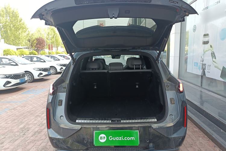 Used Lynk & Co 08 EM-P 2025 220 km All-Wheel-Drive Performance Halo Trunk