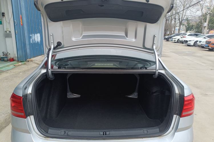 Used Volkswagen Lavida 2015 1.6L Manual Fashion Edition
