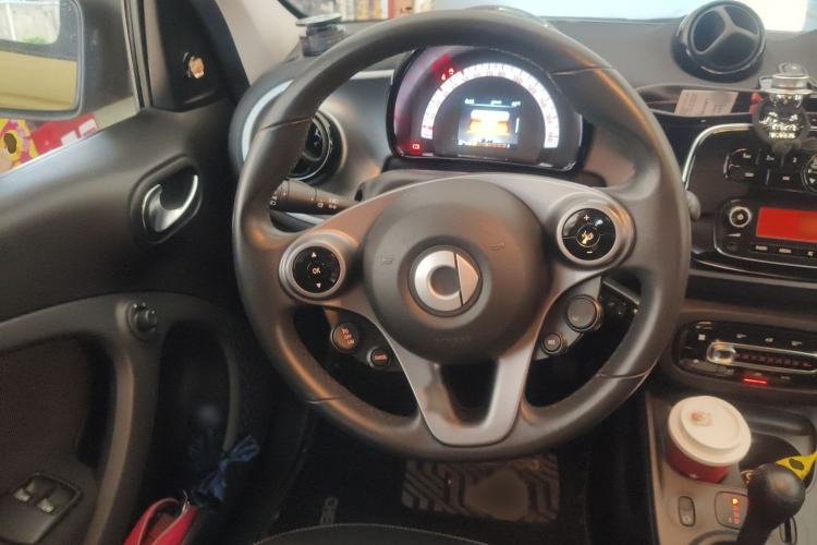 Used smart forfour 2016 1.0L 52 kW Passion Edition
