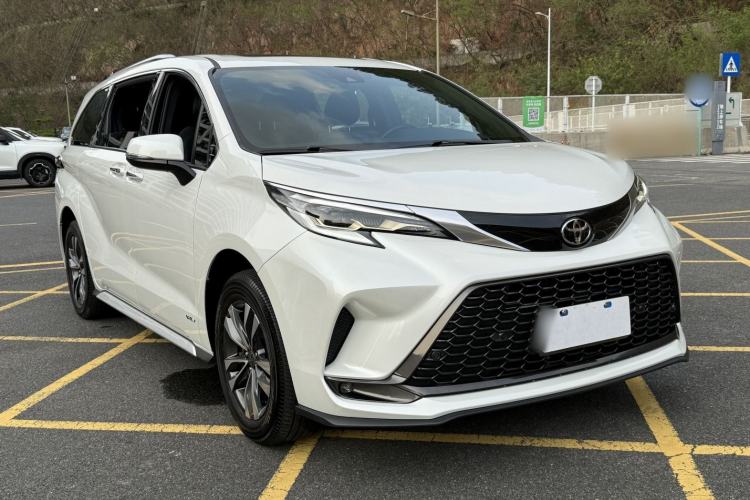 Used Toyota Granvia 2024 2.5L Hybrid Luxury Edition Exterior 3