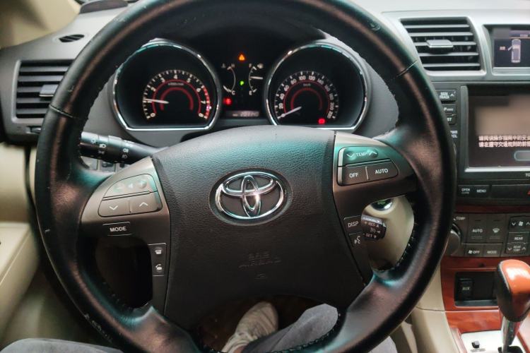 Used Toyota Highlander 2009 2.7L Two-Wheel Drive 7-Seater Supreme Edition Steering Wheel