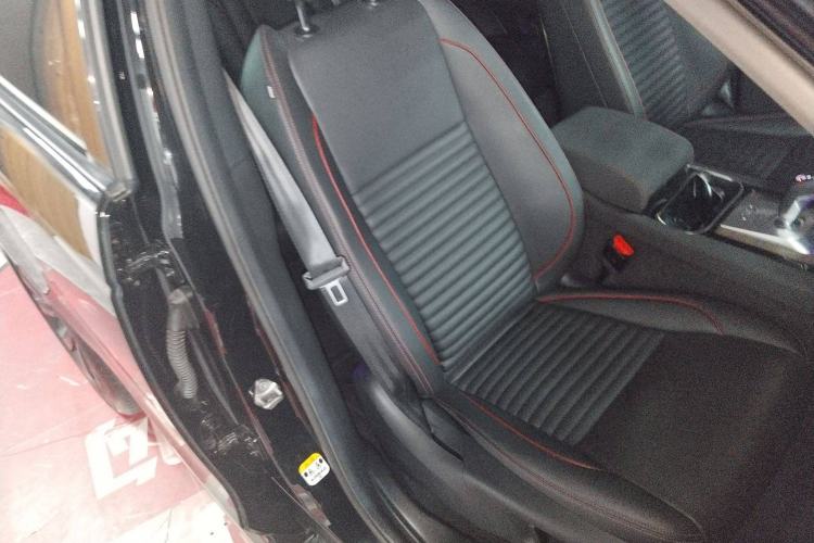 Used Land Rover Discovery Sport New Energy 2022 Facelifted P300e Plug-in Hybrid Electric Version
