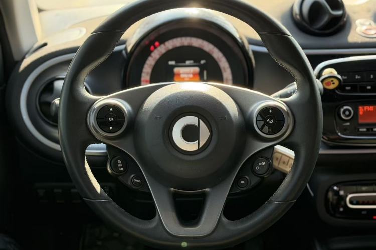 Used smart fortwo 2018 1.0L 52kW Hardtop Passion Edition China V Standard
