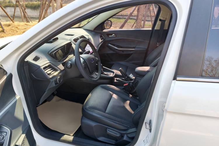 Used Ford Escort 2015 1.5L Automatic Fashion Model
