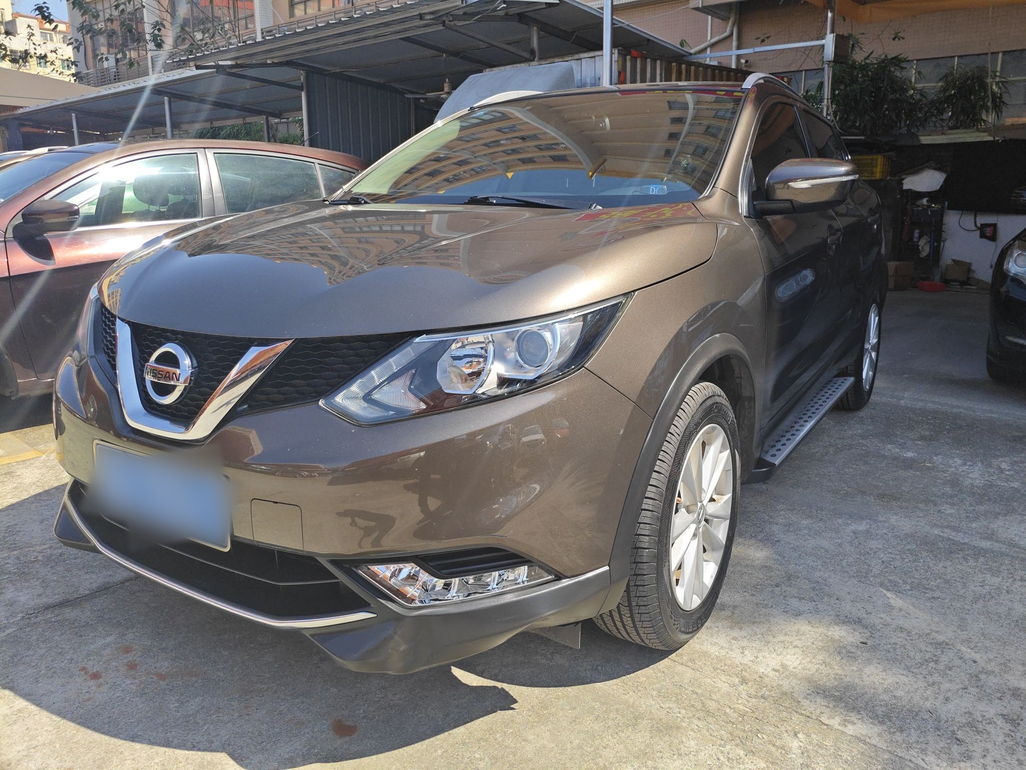 Под передней частью автомобиля