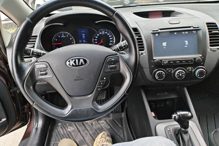 Used Kia K3S 2014 1.6L Automatic GLS Center Console