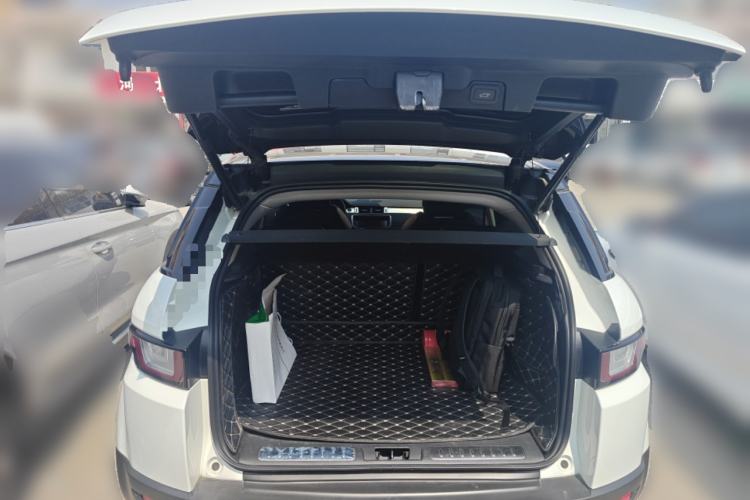 Used Land Rover Range Evoque 2018 240 PS SE Smart Brilliance Edition Trunk