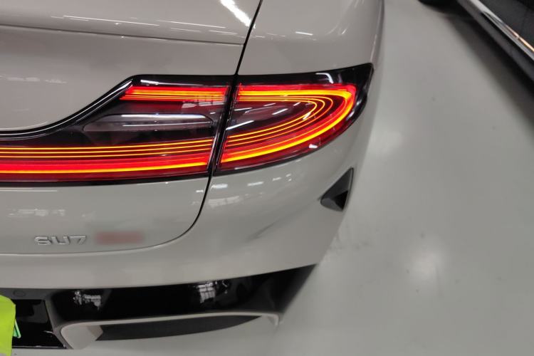 Used Xiaomi Auto SU7 2024 Four-Wheel Drive Ultra-Long Range Advanced Intelligent Driving Max Edition
