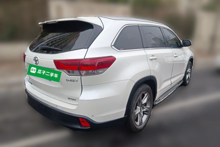 Used Toyota Highlander 2018 2.0T Two-Wheel-Drive Luxury Edition 7 Seats Emission Standard China V
