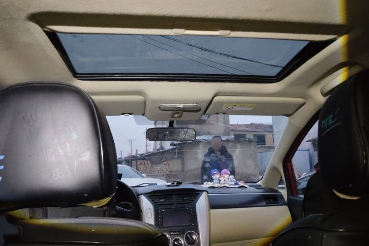 Used Venucia R50 2013 1.6L Manual Luxury Edition