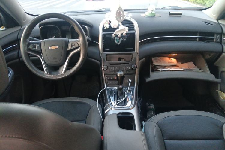 Used Chevrolet Malibu 2013 2.0L Automatic Comfort Edition Center Console
