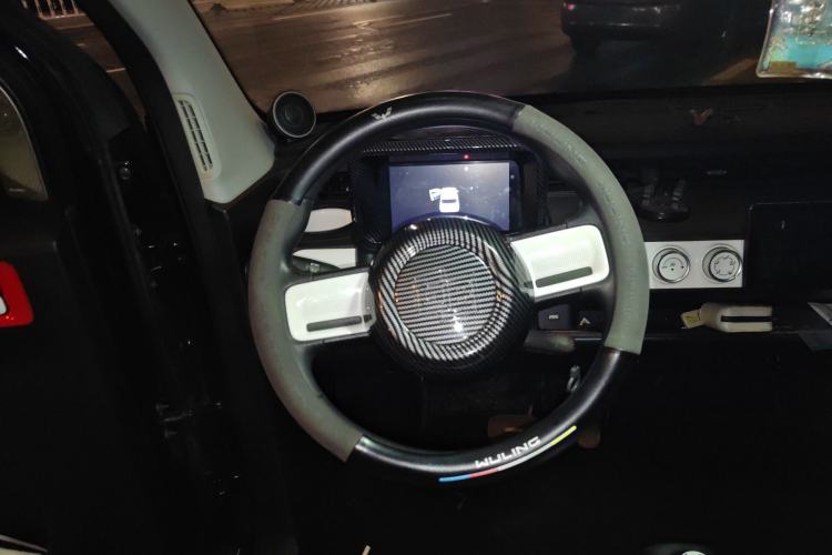 Used Wuling Hongguang MINIEV 2022 GAMEBOY 300km Enthusiast Model with Lithium Iron Phosphate Steering Wheel
