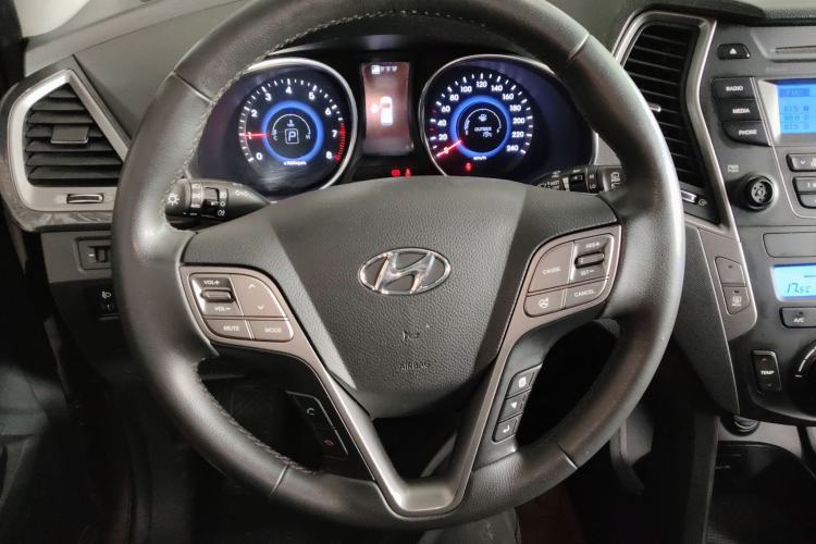 Used Hyundai Santa Fe 2013 2.4L Automatic Two-Wheel Drive Smart Version Steering Wheel
