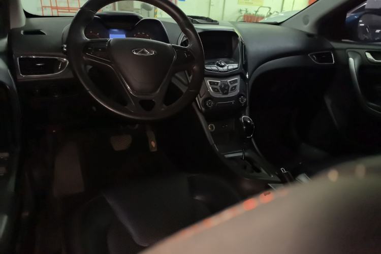 Used Chery Arrizo 5 2016 1.5L CVT Trendsetting Edition Center Console