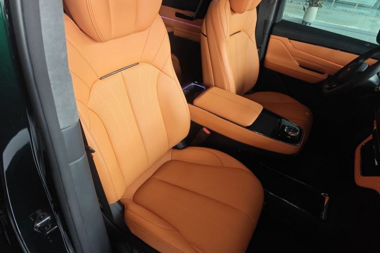 Used Geely Galaxy LEVC L380 2024 140-Degree 6-Seater All-Wheel-Drive Ultra