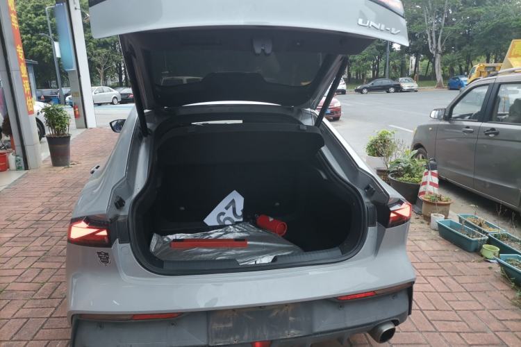 Used CHANGAN UNI-V 2022 1.5T Prestige Version
