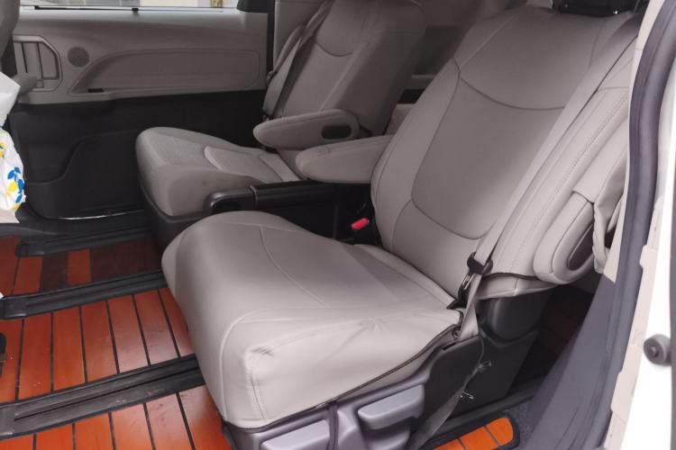 Used Toyota Sienna 2023 2.5L Hybrid Comfort Edition
