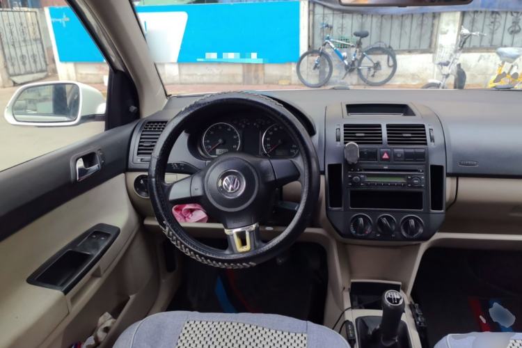 Used Volkswagen Polo 2011 Jingqu 1.4L Manual Sile Edition Steering Wheel