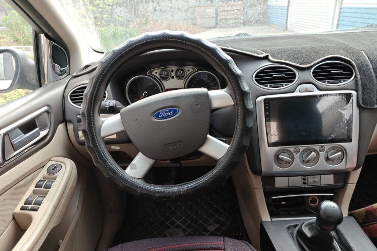 Used Ford Focus 2013 Sedan Classic 1.8L Manual Base Model Steering Wheel