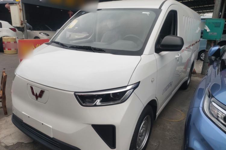Used Wuling Yangguang 2024 230km Practical Enclosed-Window Version 60kW