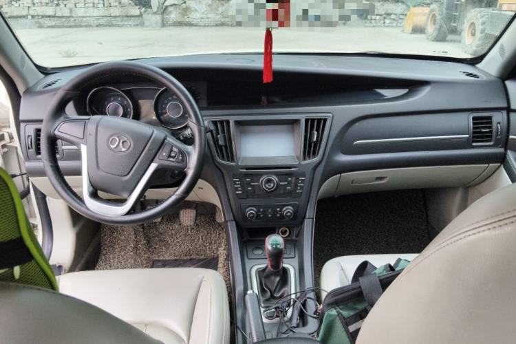 Used BAIC Senova D50 2014 1.5L manual comfort version Center Console