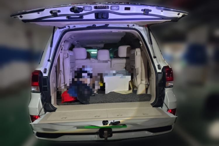 Used Toyota Land Cruiser 2019 4.0L GX-R GT Dual Fuel Sunroof Velvet Interior – Middle East Specification
