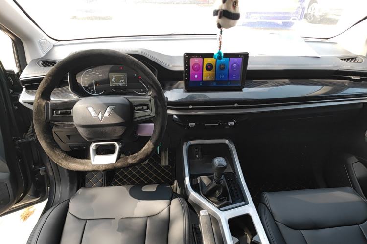 Used Wuling Jiachen 2022 1.5L Manual Enjoyment Elite Model Center Console