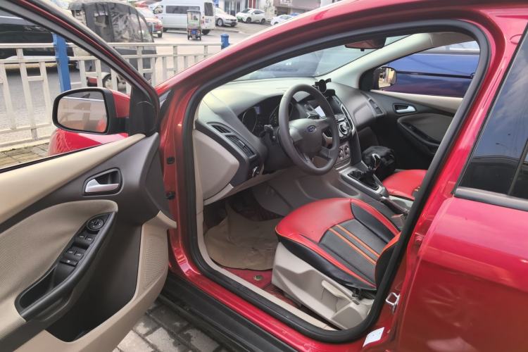 Used Ford Focus 2012 Sedan 1.6L Manual Comfort Model Driver Seat