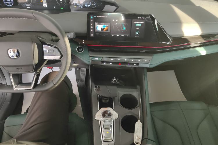 Used Changan UNI-V iDD 2024 Blue Whale Smart Electric iDD 136km Luxury Model
