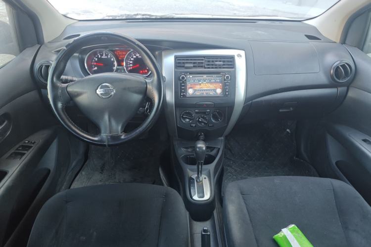 Used Nissan Livina 2013 1.6XE CVT Comfort Edition Center Console