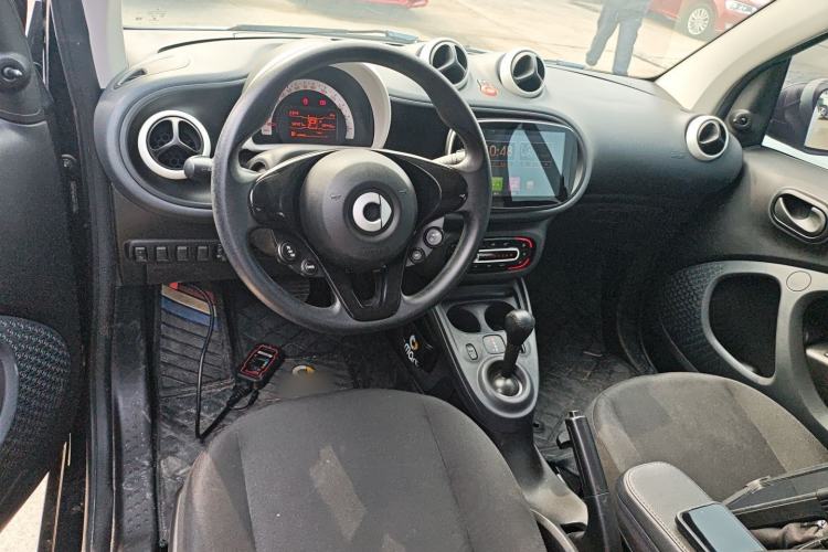 Used smart fortwo 2015 1.0L 52 kW hardtop Dynamic version
